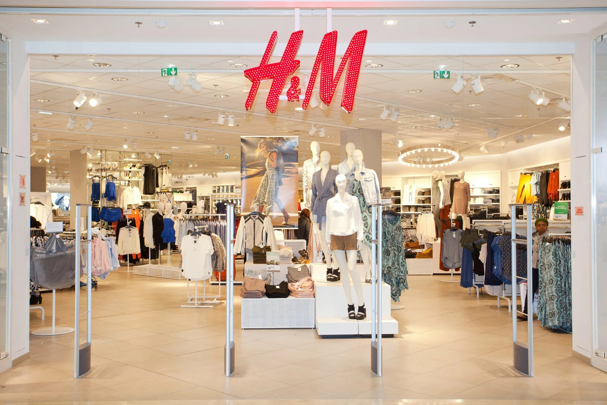 Центр города одежда. H&amp;m hennes &amp; mauritz одежда. магазин одежды эйч энд эм. h m пермь. hm hm hm.