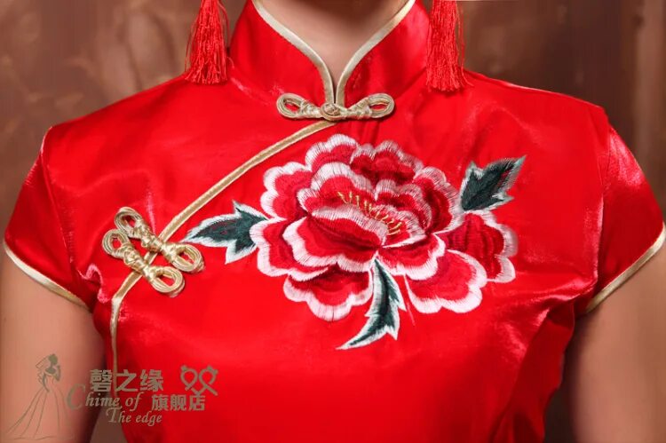 оби пояс для кимоно спереди. сезон клуб любителей шитья. вышивка на красной ткани. застёжка на костюме ушу. застежка кимоно.