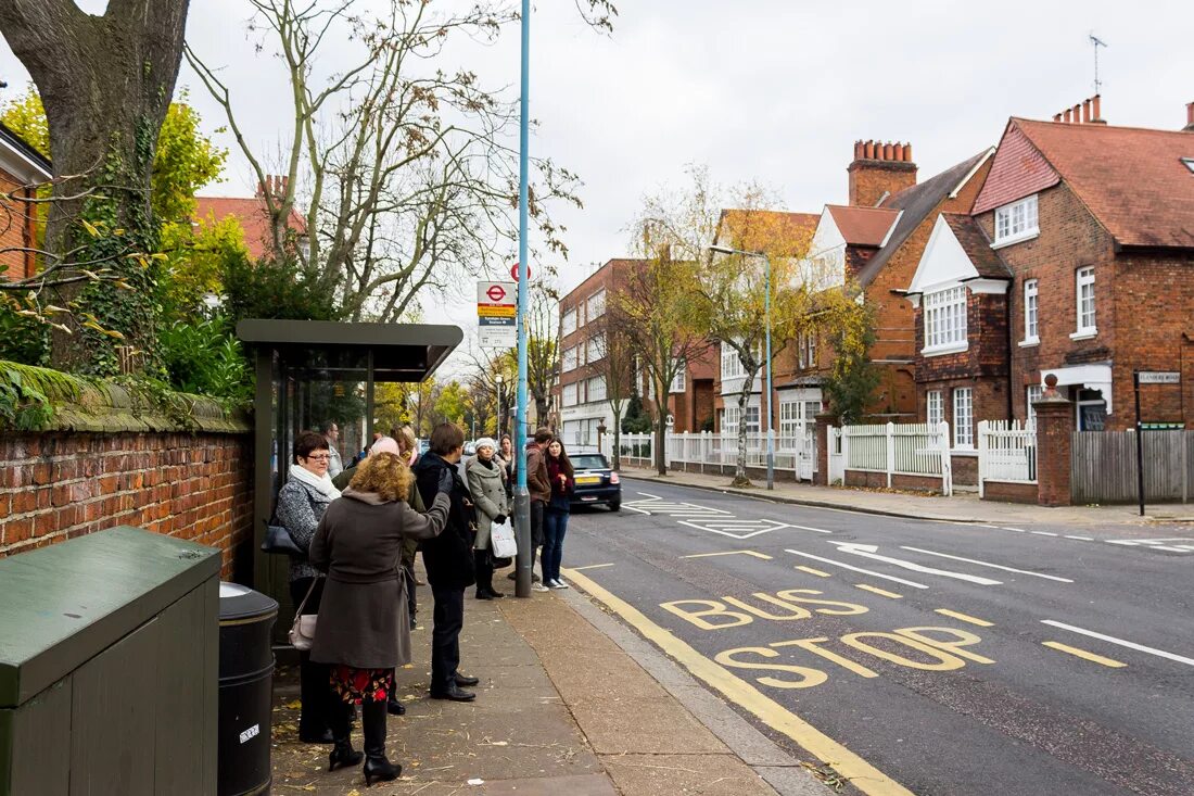 Англия пригород. Абейвуд пригород лондона. Пригород лондона 5. Окраины лондона. Предместье лондона.