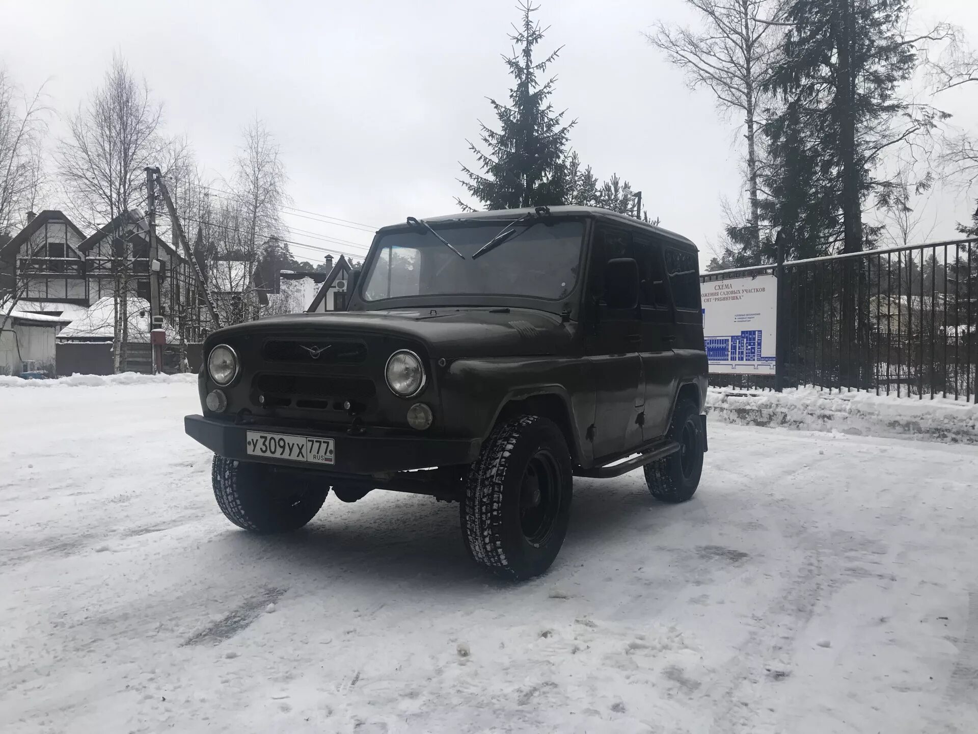 Уазик в городе. УАЗ 469 для города. Тарныуаз город. УАЗИКИ В городе Троицке.