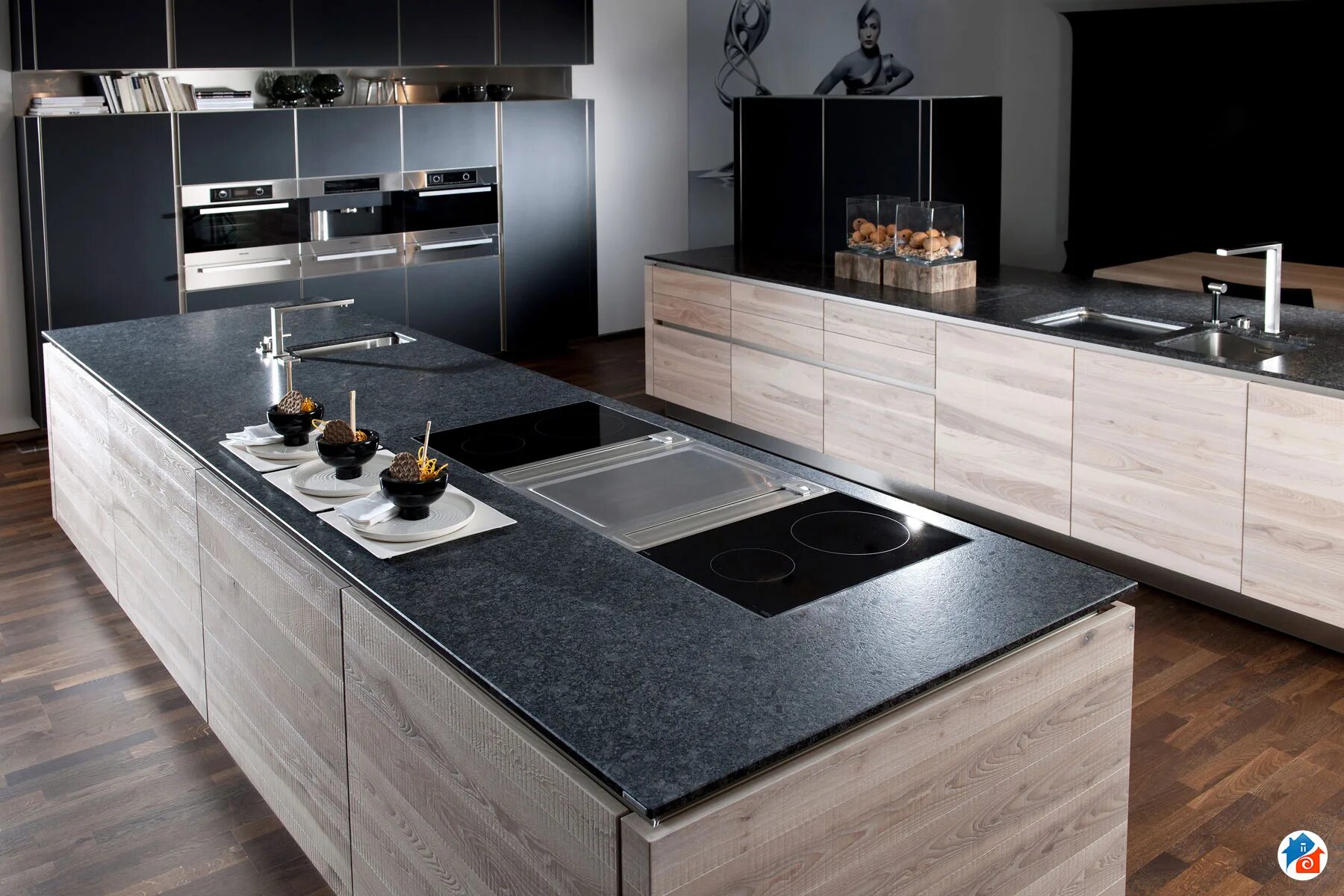 столешница слотекс смоки кварц для кухни. столешницы сплошные кухонные. кухонные гарнитуры со столешницей. столешница. кухня с мойкой у окна.