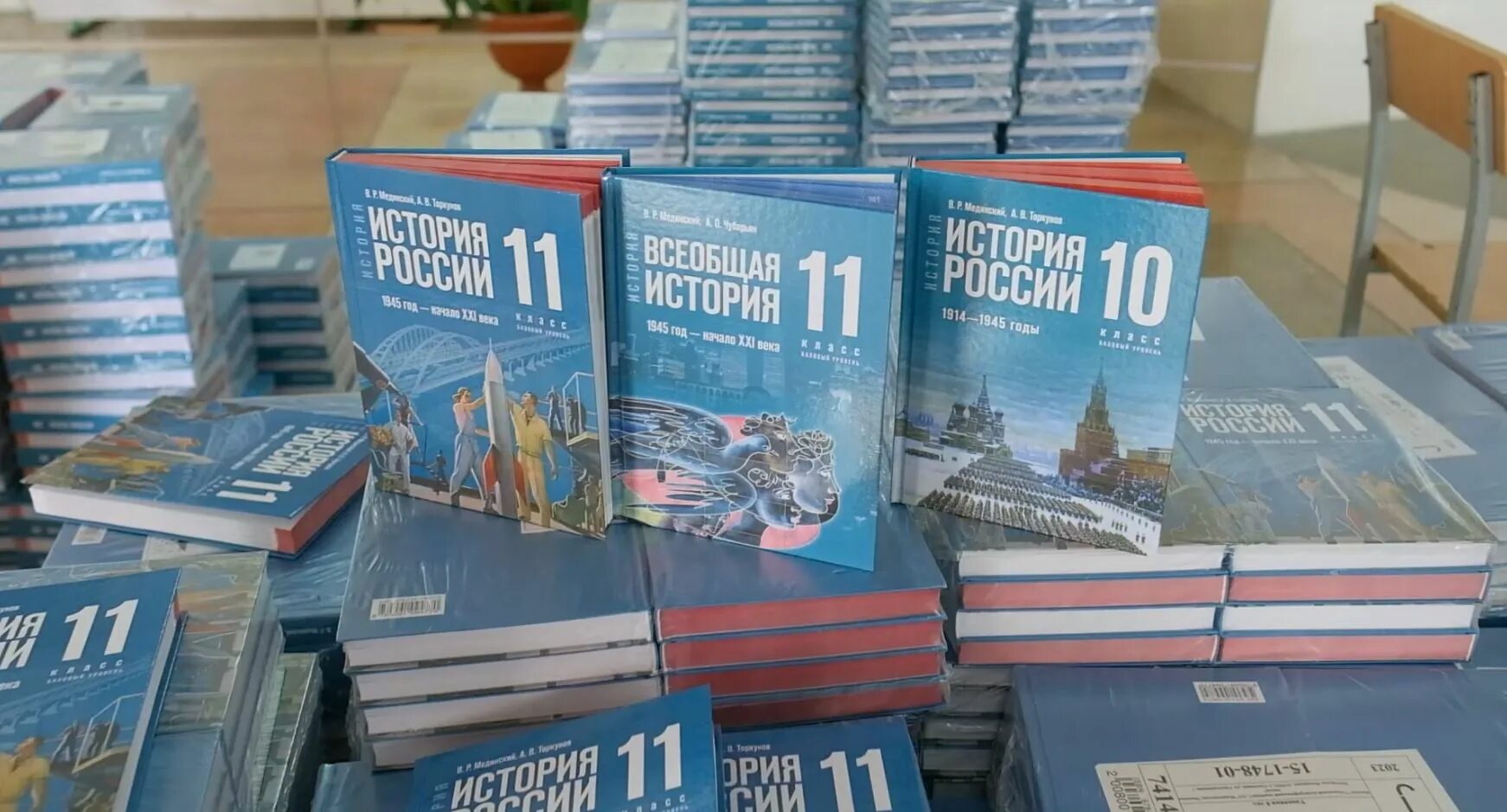 Новый учебник россии 11 класс. Новые учебники по истории. Новый учебник истории 11 класс. Новые учебники по истории России. Единый учебник.