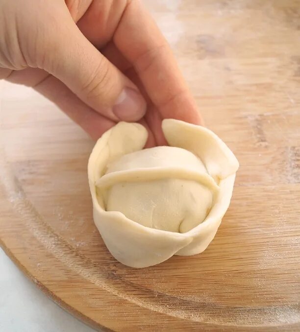 приготовление теста для мантов. рецепт теста на манты на воде. щуку варить мука соль. тесто для пельменей. рецепт теста на манты на воде.