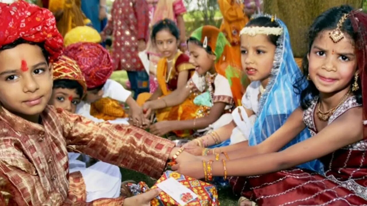 Ракша Бандхан. Ракша Бандхан в Индии. Праздник Ракша Бандхан. Raksha Bandhan праздник в Индии. Indian sister