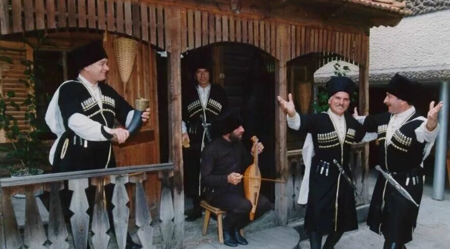 Гостеприимство северного кавказа. Гостеприимство северного кавказа. Гостеприимство народов северного кавказа 19 век. Народы кавказа кавказское гостеприимство. Гостеприимство народов северного кавказа.