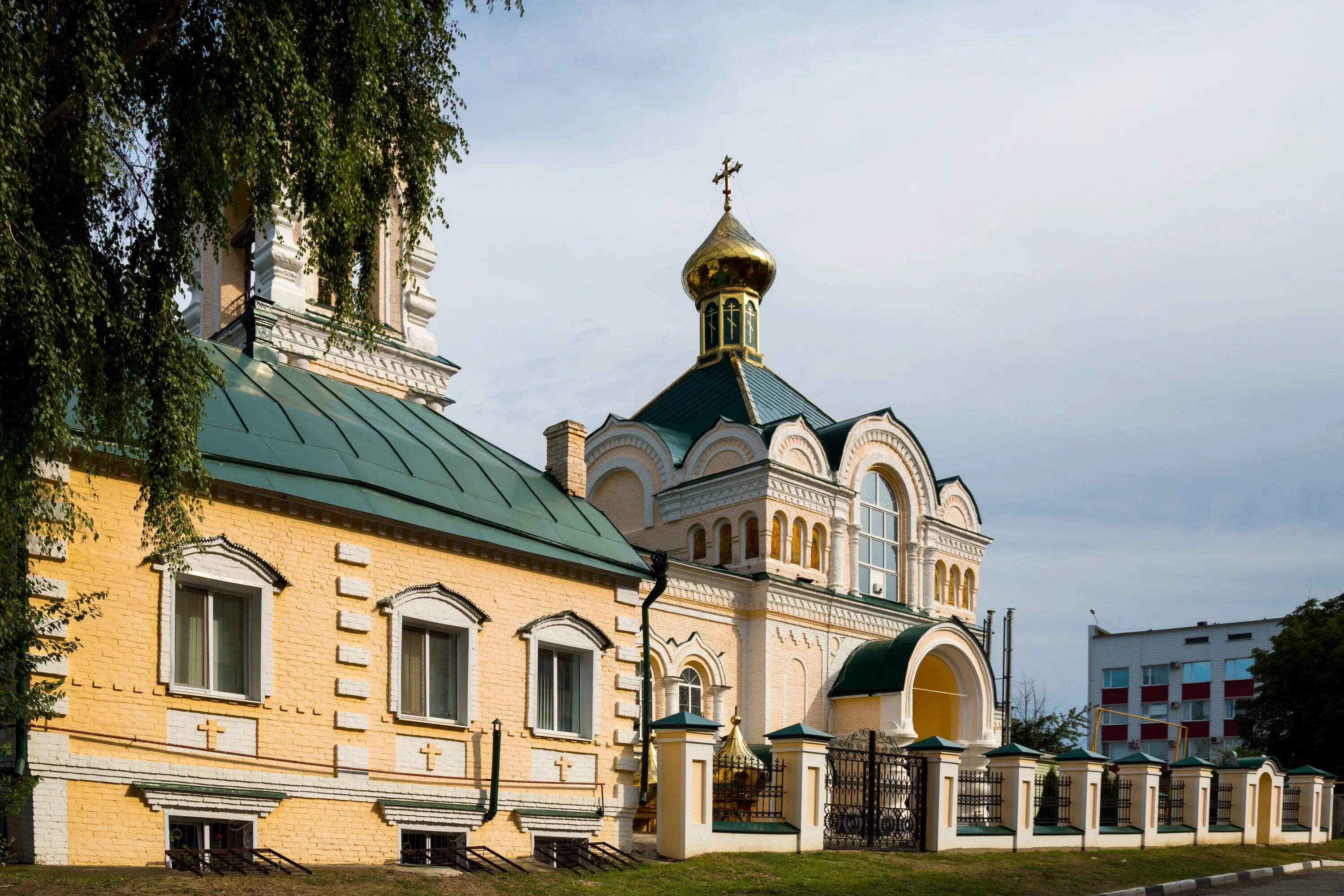 Госпиталь валуйки белгородская. Никольский храм Валуйки. Церковь Николая Чудотворца Валуйки. Храм Валуйки Белгородская область.