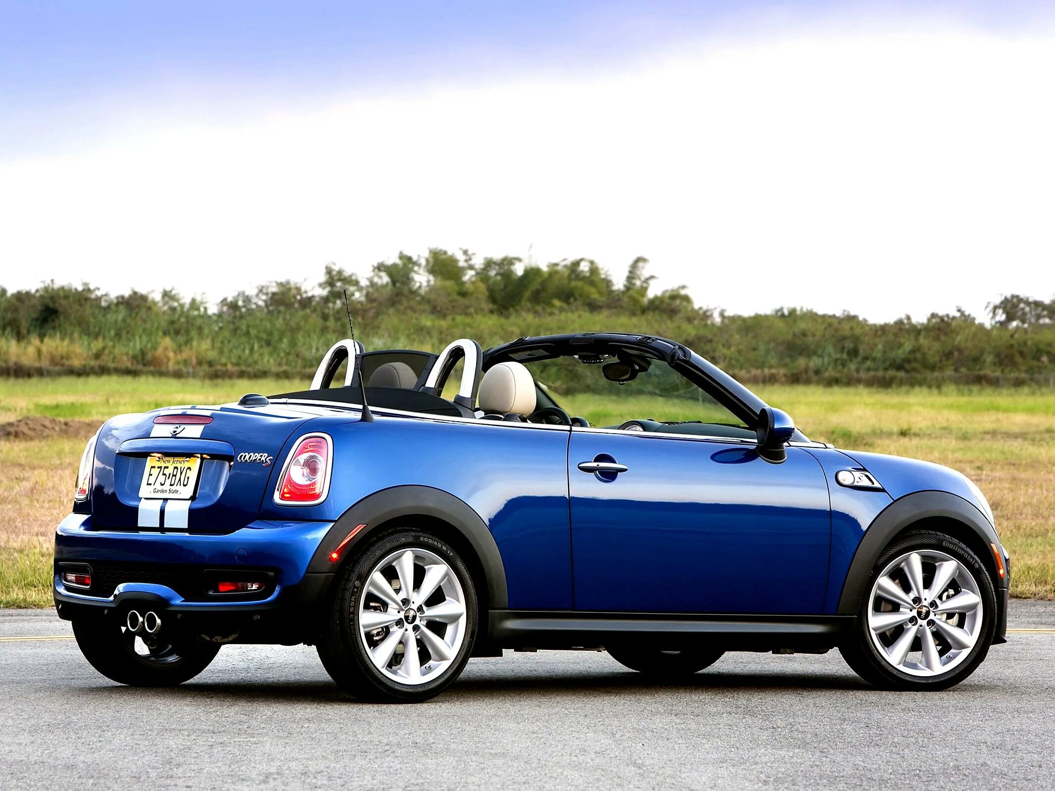 Mini Cooper родстер. Мини Купер Roadster. Двухместный миникупер. Мини Купер двухместный. Двухместный кабриолет