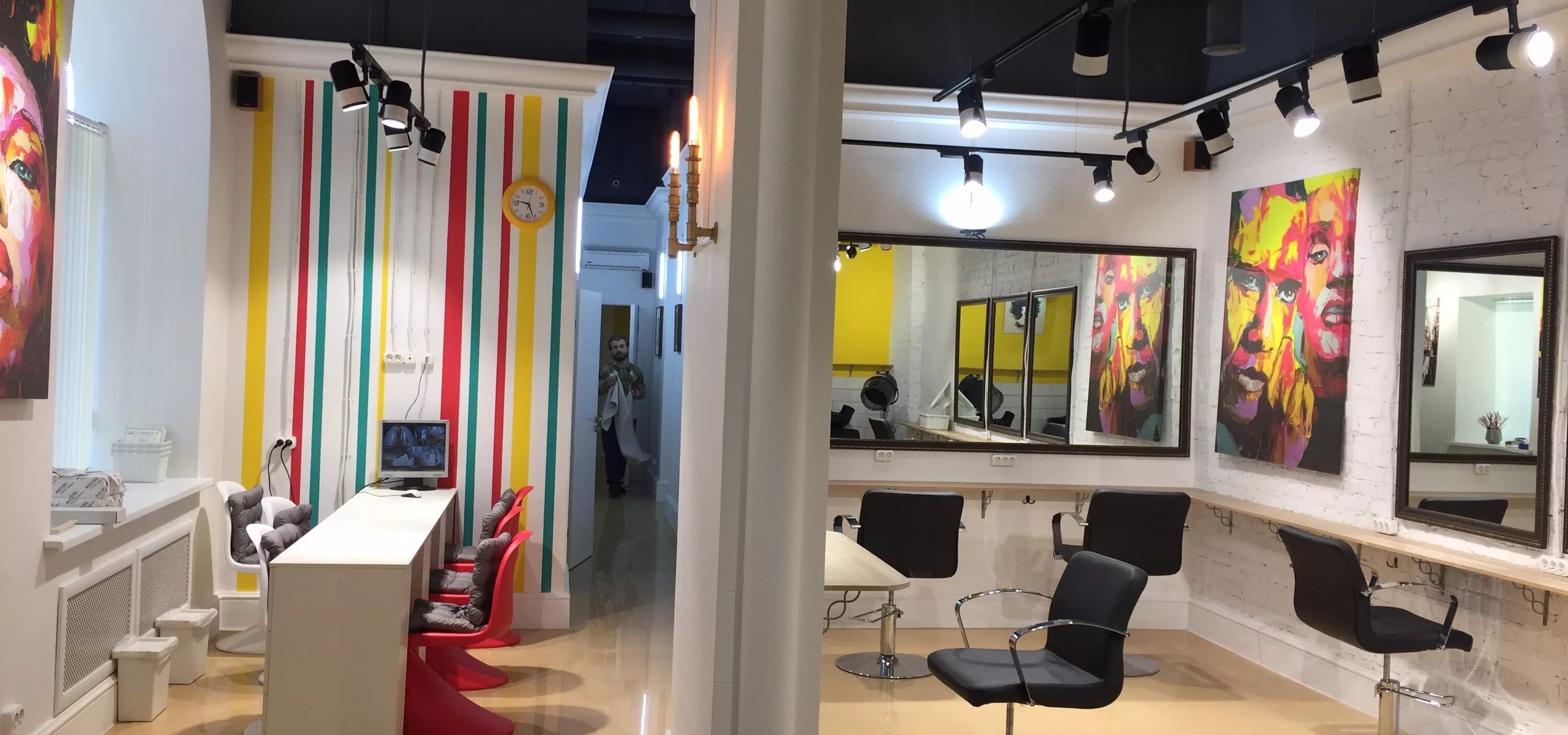 Интерьер парикмахерской. Салон красоты 50 кв м. М. Интерьер студии красоты 40 кв. Дизайн салона красоты.