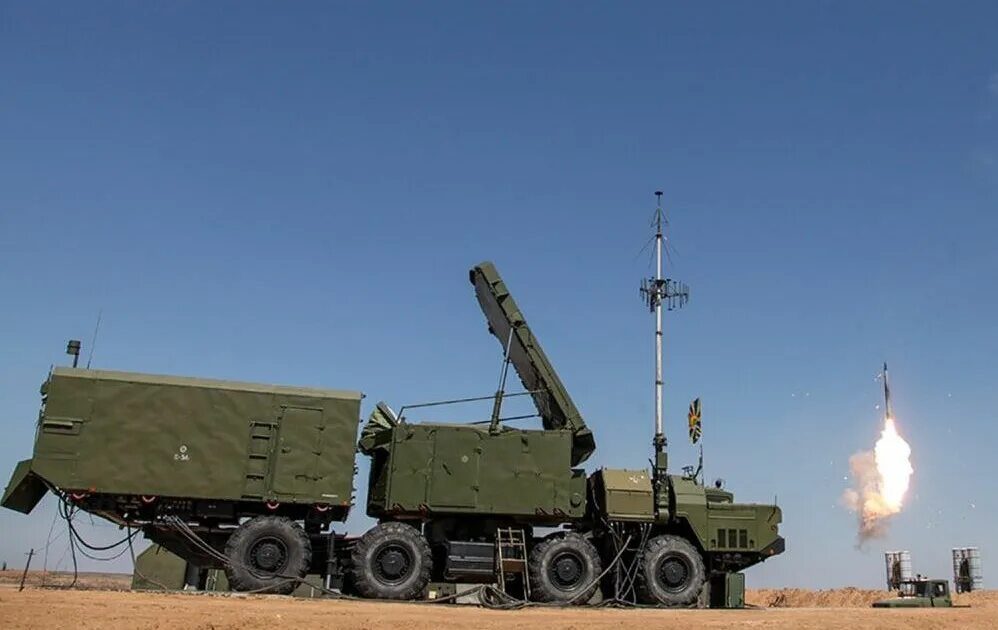 Пво перехватили. С-400 зенитный ракетный комплекс. S400 ракета. С-400 зенитный ракетный комплекс зенитные ракетные комплексы России. С400 ПВО.