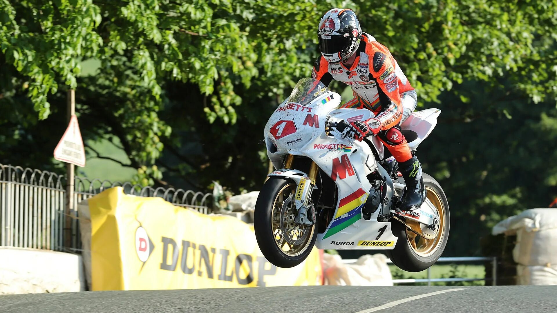 Man tt. Турист трофи остров мэн. honda tt isle of man. конор камминс мотогонщик. man tt конор.