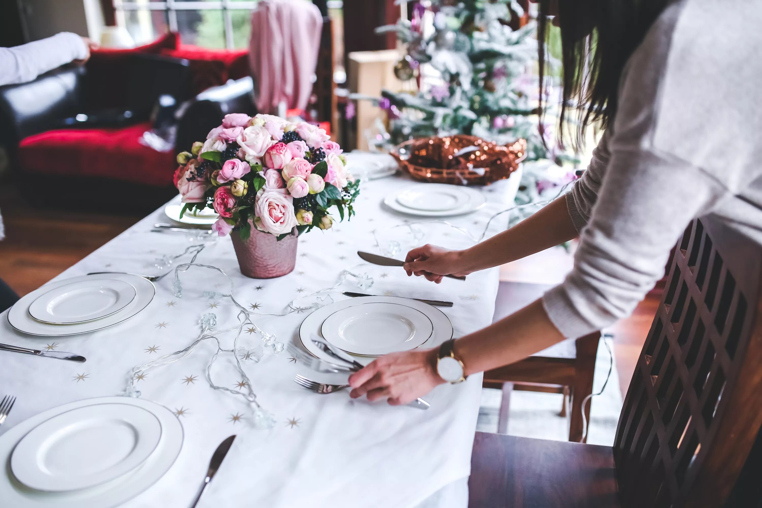 Set he table