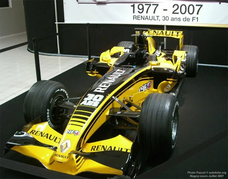 Renault f. Renault f1 2007. Рено f1. Renault 1977 f1. Renault f1 Test 2007.