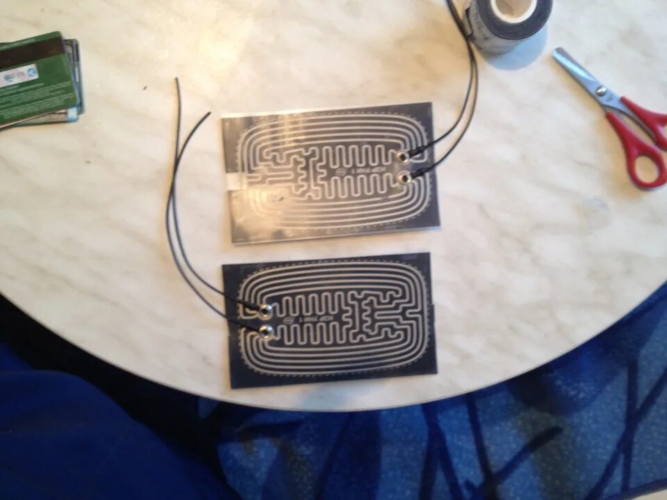 Кнопка обогрева лобового стекла тойота корона. Подогрев лобового стекла тойота премио. Бор элемент обогрева зеркала 135х75. Подогрев зеркал тойота. Кнопка подогрева заднего стекла корона премио.