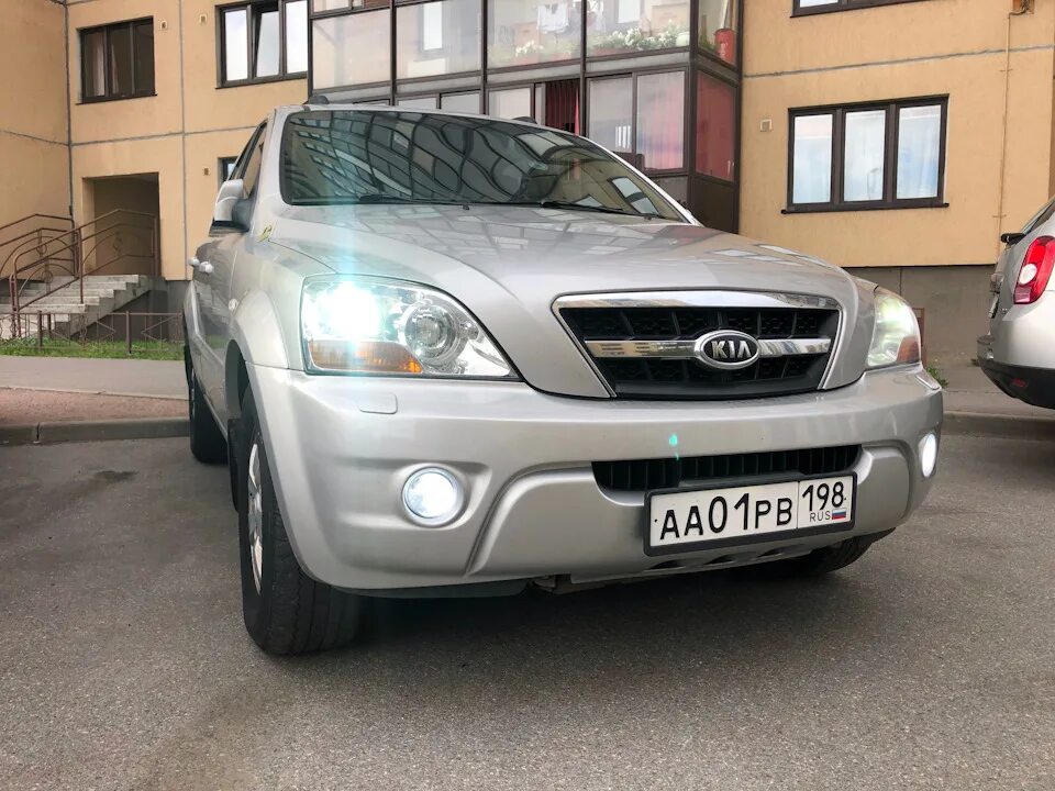 Штатный ксенон Киа Соренто 2007 года. Kia Sorento 2014 штатный ксенон. Киа Соренто 2011 на ксеноне. Купить фары на Киа Соренто 1 поколения Рестайлинг 2008 год. Ксенон соренто