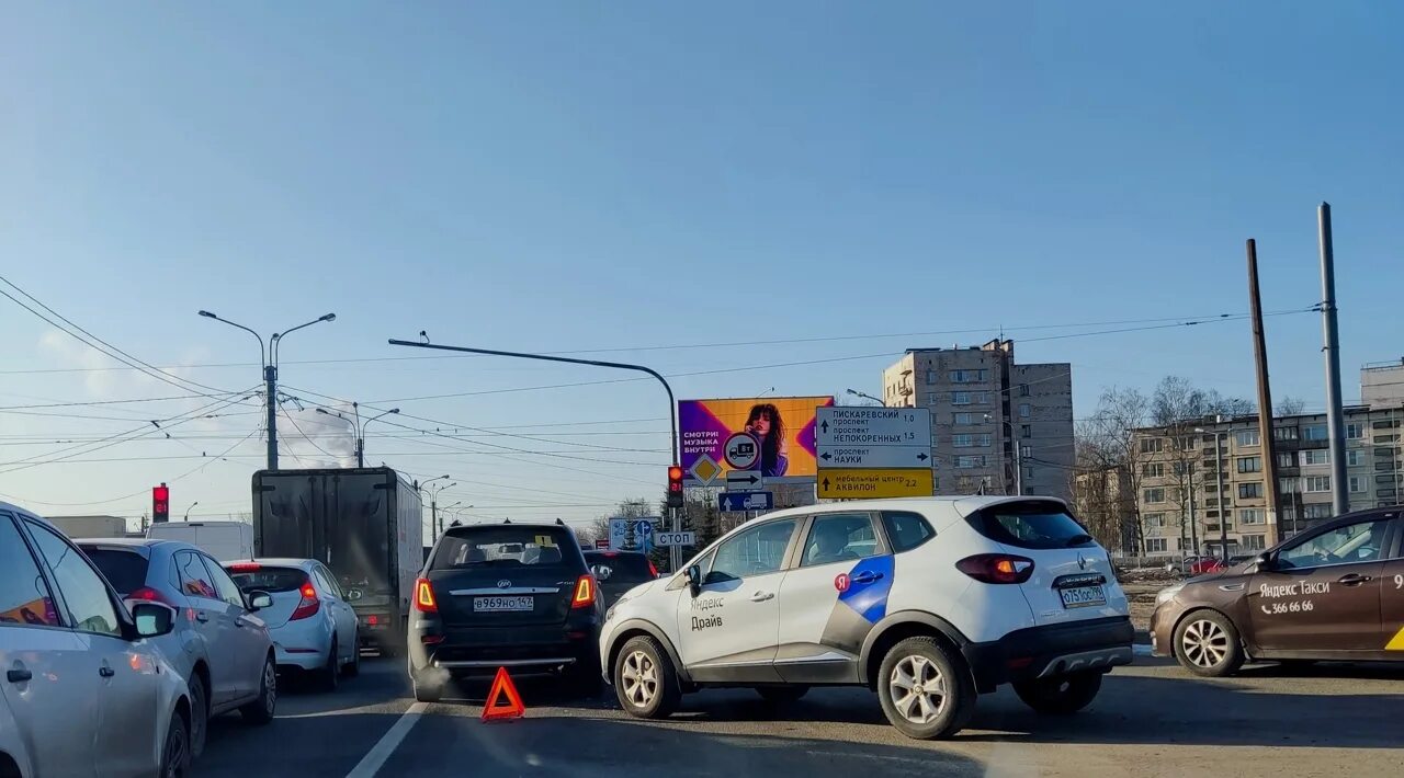 Автобусы руставели. Авария на проспекте. руставели. дтп октябрьский проспект. происшествия свободный. рязань дороги.