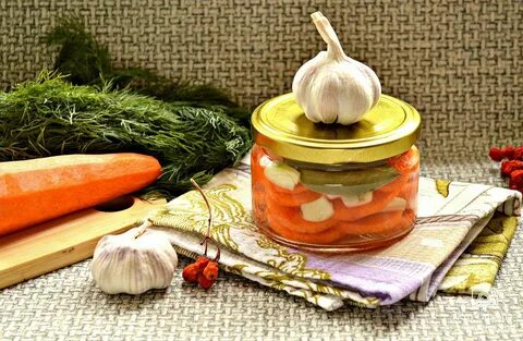 Морковь с чесноком в маринаде