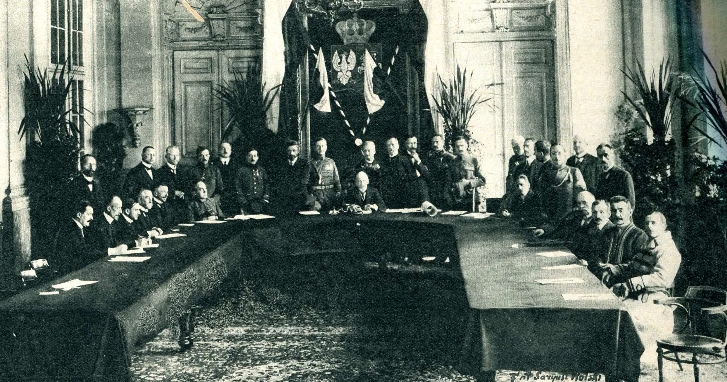 First government. Регентский совет Польши 1918. Польское королевство 1916. Регентский совет королевства польского. Государственный совет 1917.