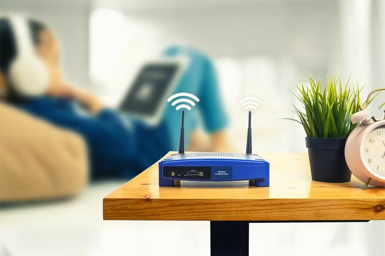 Новый вай фай интернета. Wi Fi роутер. WIFI роутер 5g. Роутер в интерьере. Wi-Fi роутер в доме.