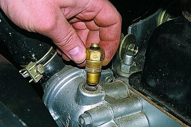 Датчик температуры двигателя уаз 409 где находится. Датчик температуры уаз патриот 409. Датчик температуры змз 409. Датчик температуры охлаждающей жидкости уаз патриот 409. Датчик температуры охлаждающей жидкости уаз патриот 409.