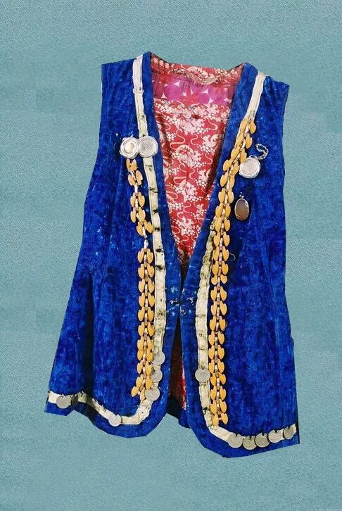 Татарская Национальная одежда камзол. Национальные костюмы казахов камзол. Башкирский национальный костюм женский камзул. Казахская Национальная одежда женский камзол.