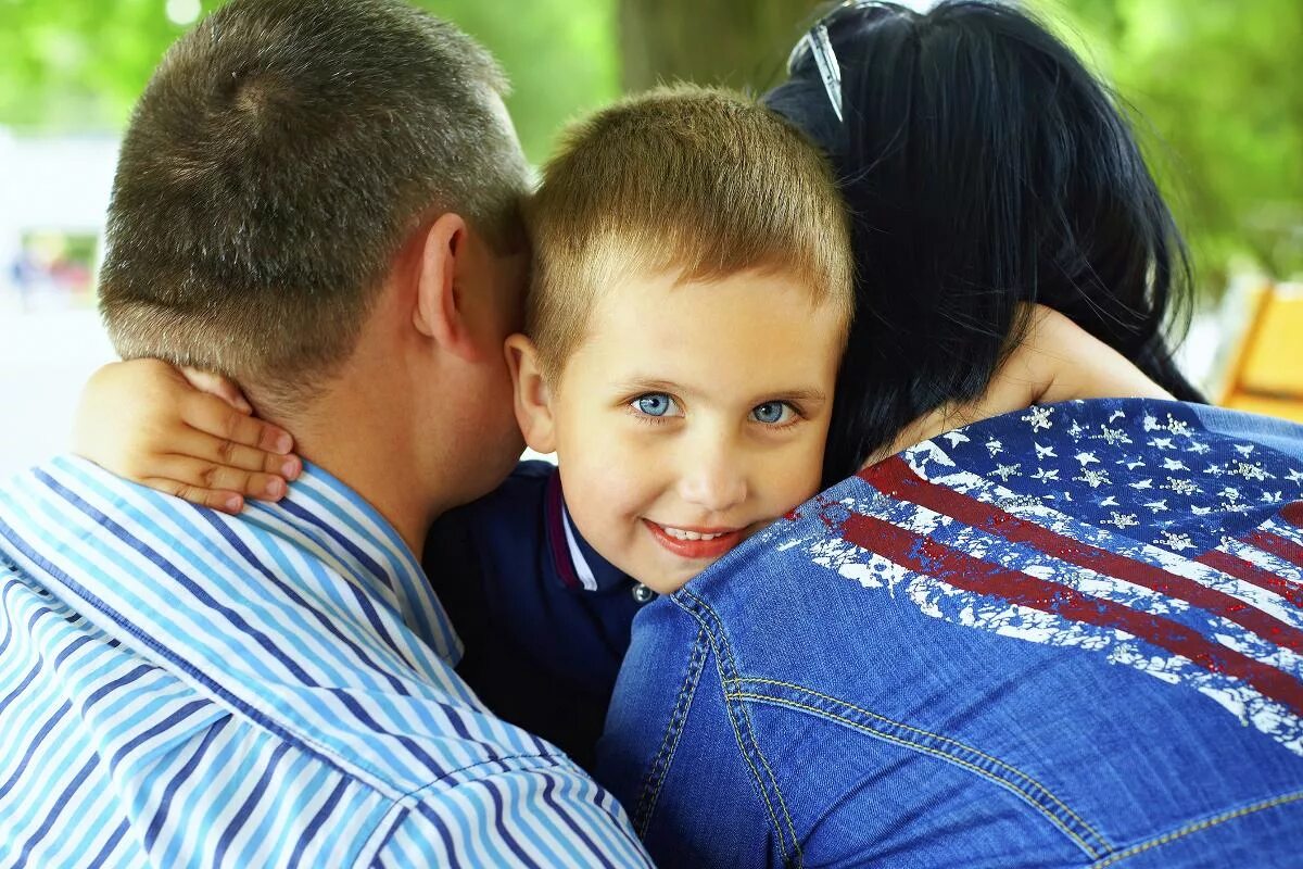 Родители и дети. Семья с усыновленными детьми. Усыновление ребенка. Приемные дети. Отношения между усыновителем и усыновленным