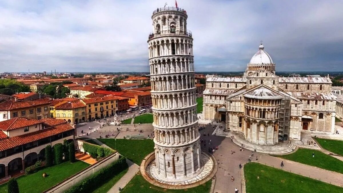 Пизанская башня Италия. Достопримечательности Италии Пизанская башня. Пизанская башня фото. Колизей и Пизанская башня.