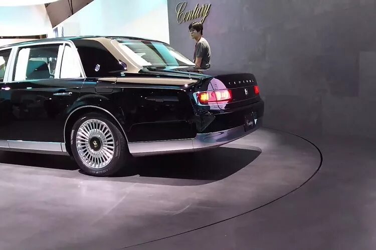 Toyota century royal 2018. Тойота центури в 12. Century 2017. Century 2017. Toyota century 2018.