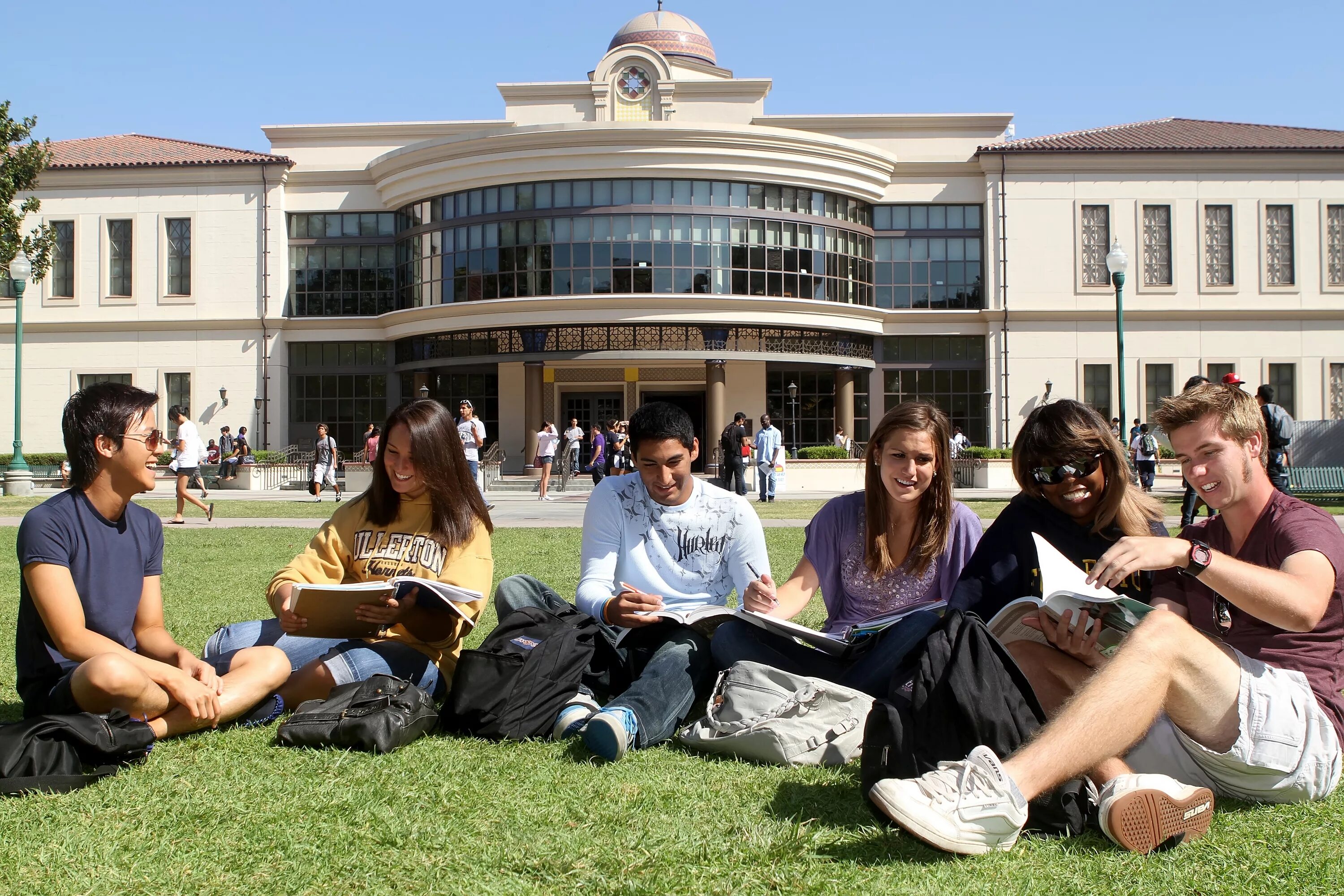 This my university. Колледжи и университеты США. Бостонский университет США. Кампус в колледже в США. Стэнфордский университет, штат Калифорния.