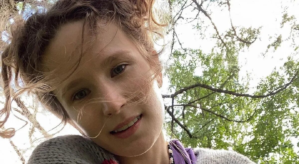 Лиза гырдымова монеточка. Лиза монеточка. Елизавета гырдымова. Елизавета гырдымова монеточка. Елизавета монета певица.