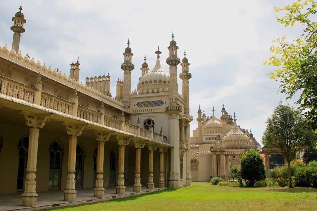 Королевский павильон в брайтоне архитектура. Восточный дворец. Восточный дворец. Дворец махараджей индия спальня. Дворец султана танжер марокко.