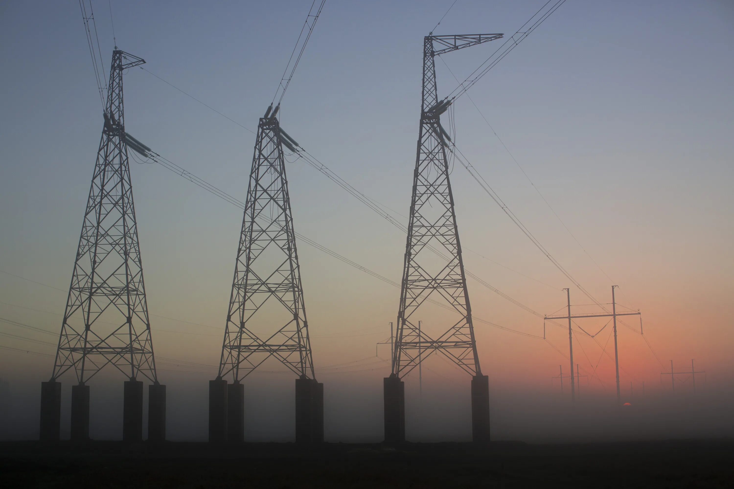 Электростанция старый оскол. Электростанция старый оскол. Памятник ликвидаторам чернобыльской аэс припять. Шатурская грэс турбогенераторы. Электростанция старый оскол.