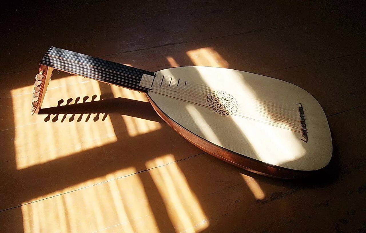 Лютня музыкальный инструмент. Теорба музыкальный инструмент. Немецкая лютня. Лютня слушать. Барочная лютня.