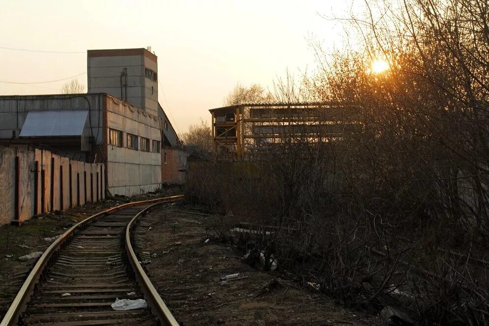 Подъездной путь промзоны житнёво. Подъездные пути к зданию. Красный богатырь подъездной путь. Подъездные пути к зданию. Подъездные пути предприятия.