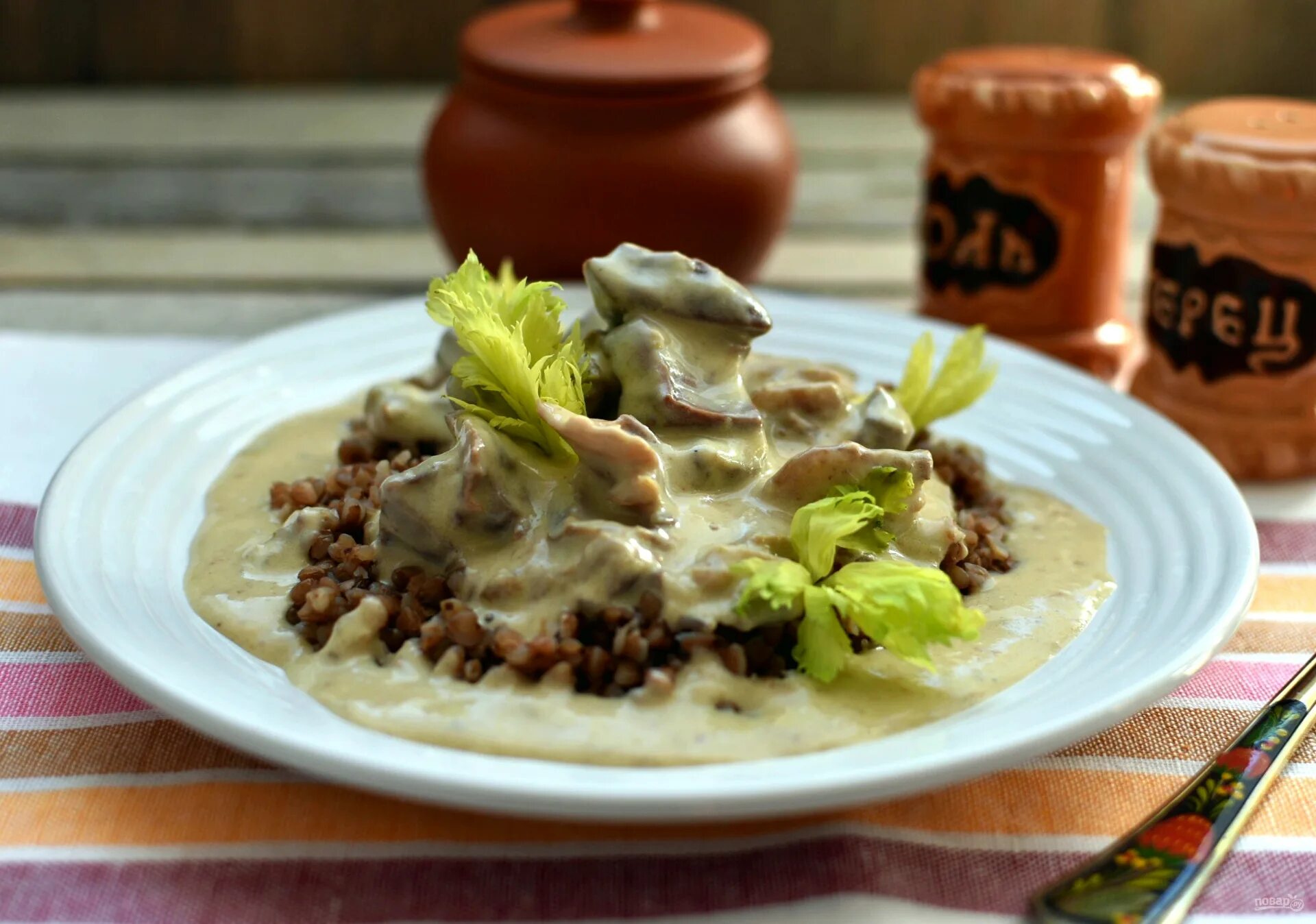 Соус к свинине из шампиньонов. Свинина тушеная в сливках. Бефстроганов с говядиной и грибами. Соус марсала. Жареная говядина с грибами.