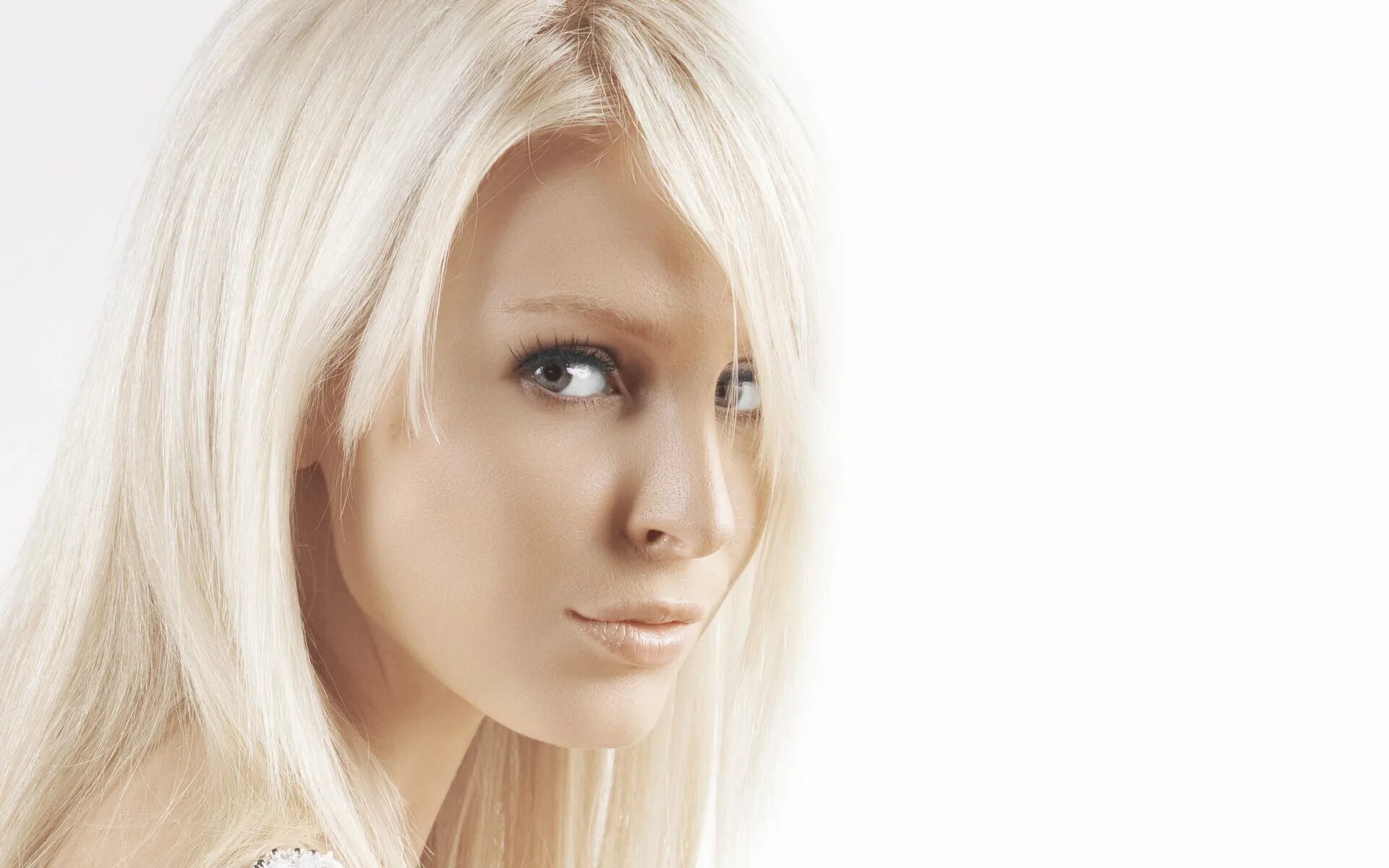 2 белые блондинки. Блондинка в белом. Анастасия юдина модель беловолосая. 2 белые блондинки. Хельга осланд.