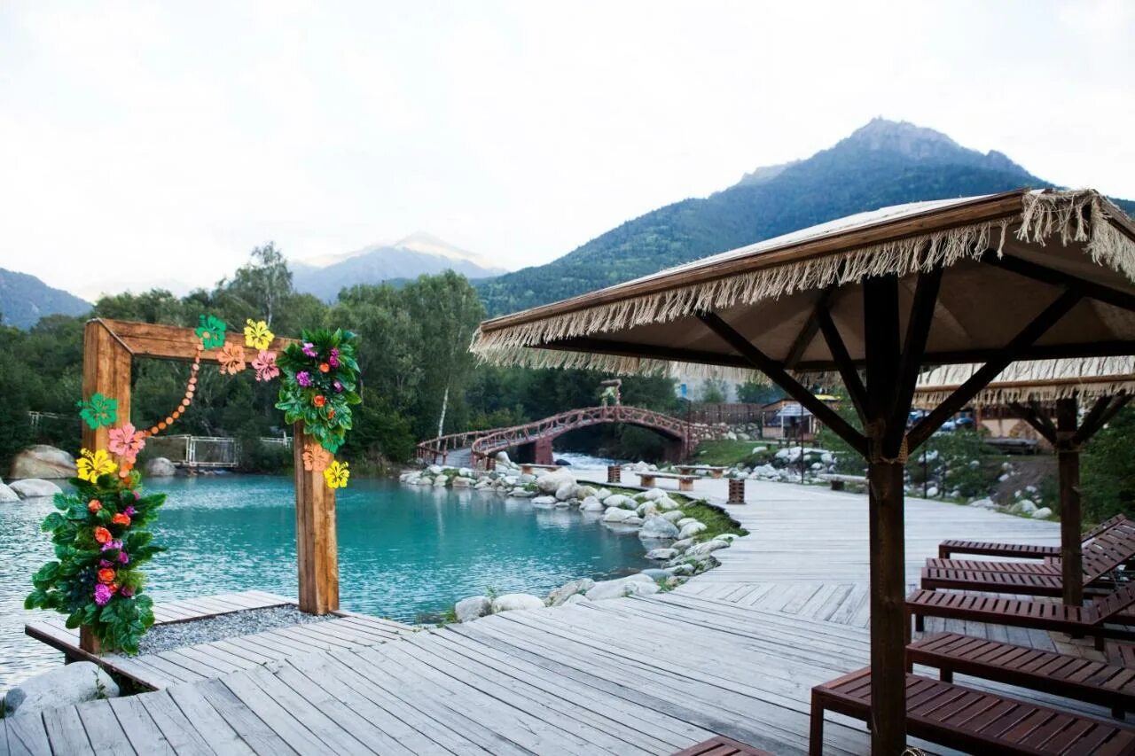 Гостиница теберда в теберде. Теберда отели с бассейном. Апарт отель вершина домбай. Йети хаус домбай. Теберда отели с бассейном.