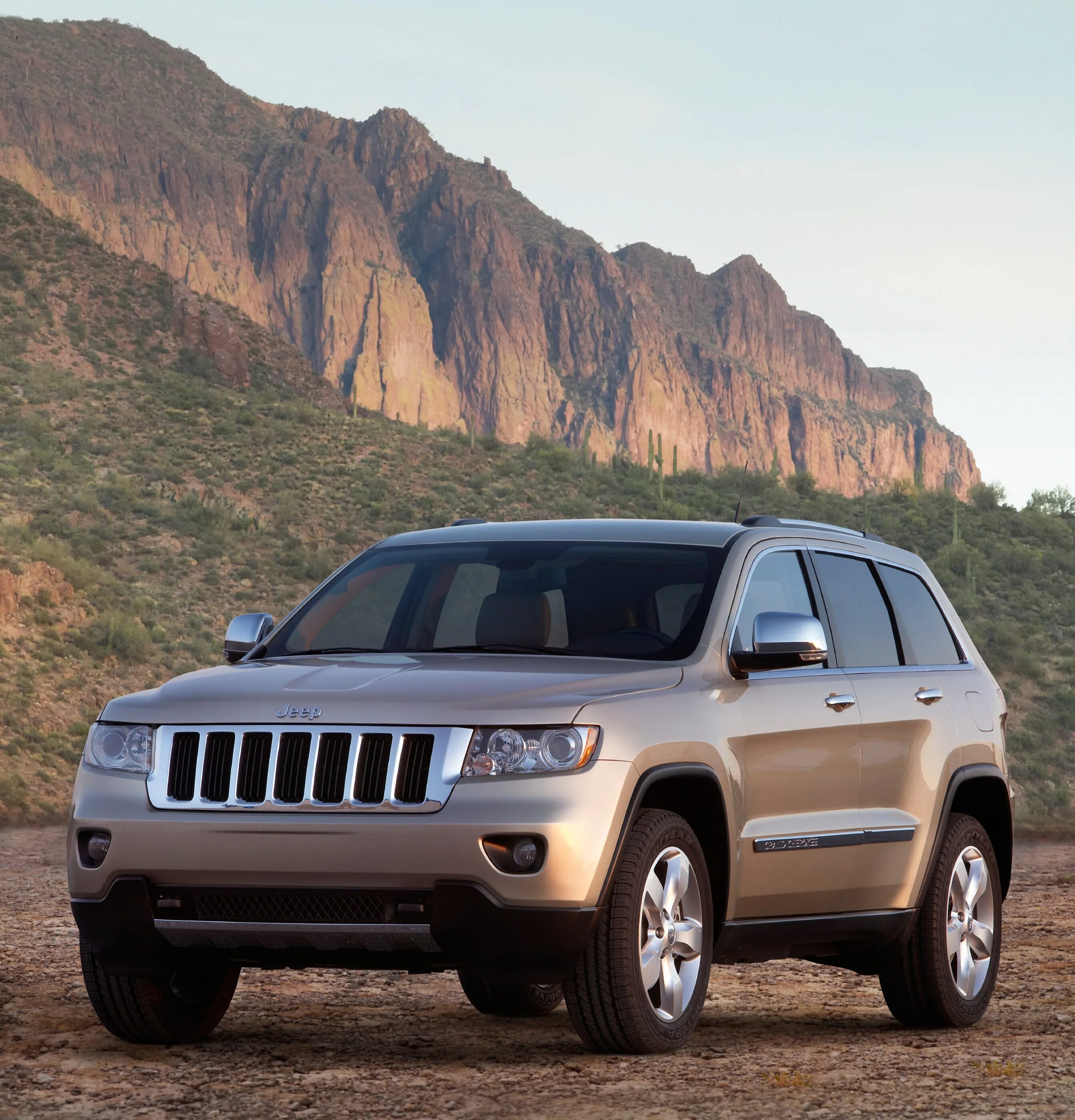 Машина джип фото. Jeep Grand Cherokee 2011. Jeep Grand Cherokee 2010. Джип Гранд Чероки 2011. Джип Гранд Чероки 2014.