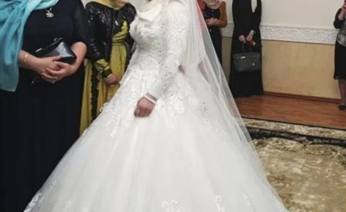 Свадьба в Чечне. Чеченская свадьба фото. Платья на свадьбу чеченские 2023. Чеченская свадьба 2024. В чечне запретили быструю и медленную музыку