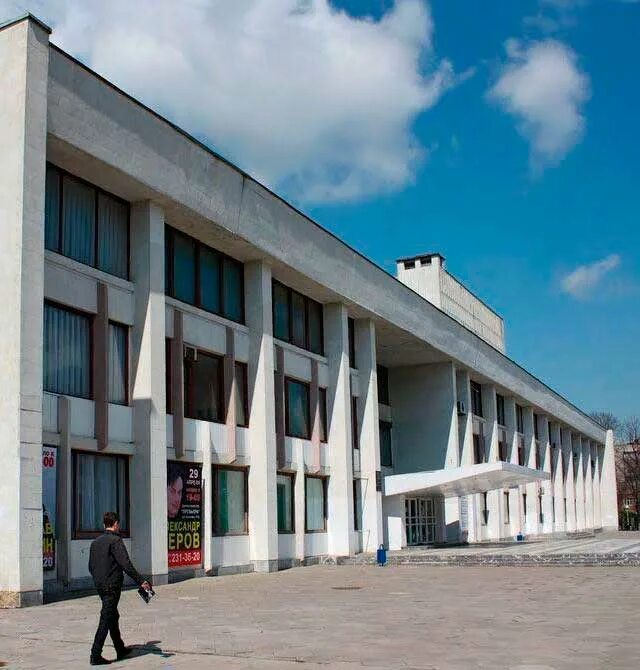 Дворец искусств премьера краснодар. Дворец искусств &quot;премьера&quot; ул. стасова, 175. театр премьера краснодар на стасова. стасова 175 краснодар дворец искусств.