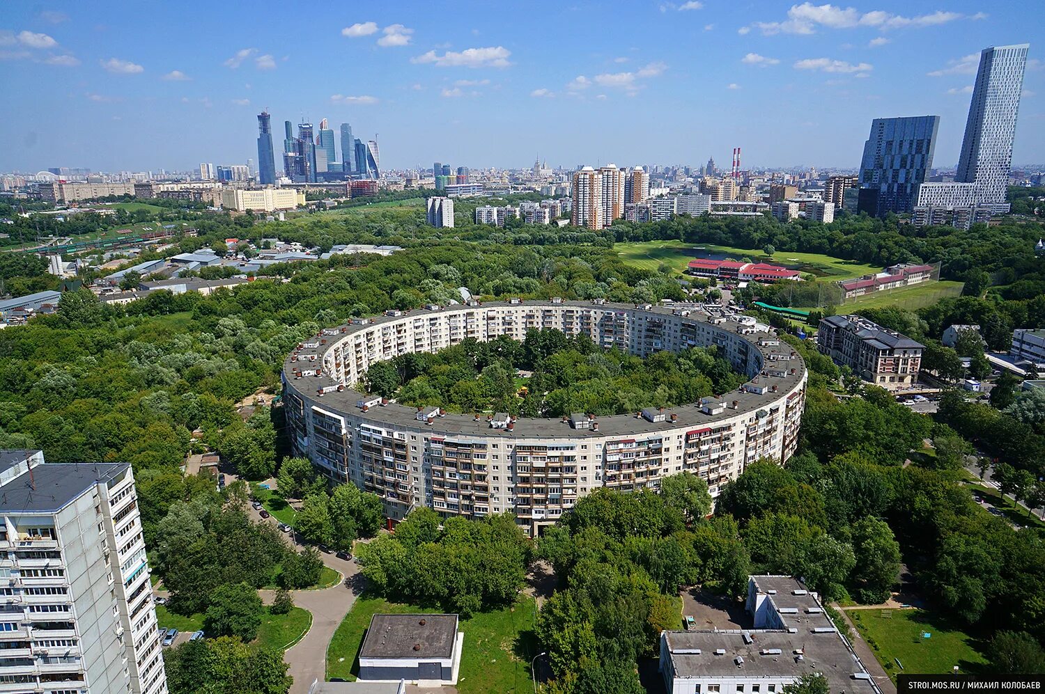 Переулок кольцевой. Круглый дом на улице Довженко 6. Круглый дом на улице Довженко. Круглый дом Очаково-Матвеевское. Москва, улица Довженко, дом 6,.