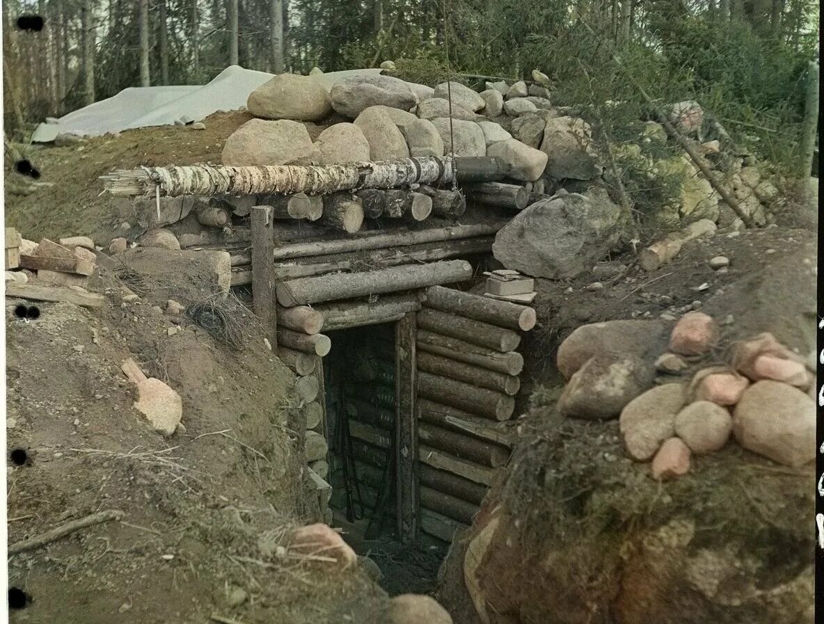 Землянка военных лет. Блиндаж Великой Отечественной войны. Блиндаж второй мировой войны. Блиндаж времен Великой Отечественной войны. Блиндаж землянка окоп.