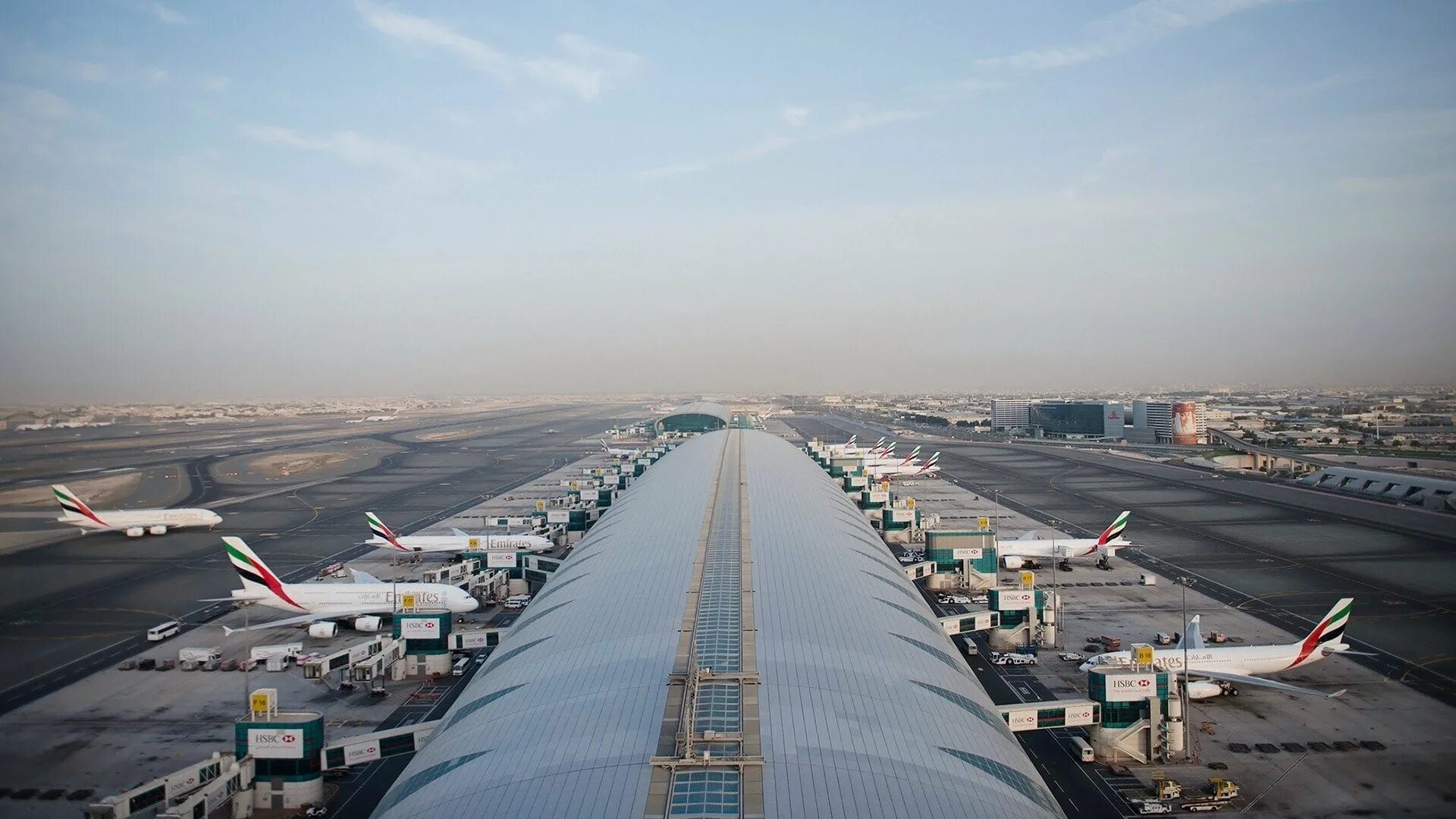 Аэропорт дубай dxb. Терминал 2 дубай магазины. Дубай терминал 3 tiffany. Аэропорт дубай конкорс д. Дубай терминал 3 tiffany.