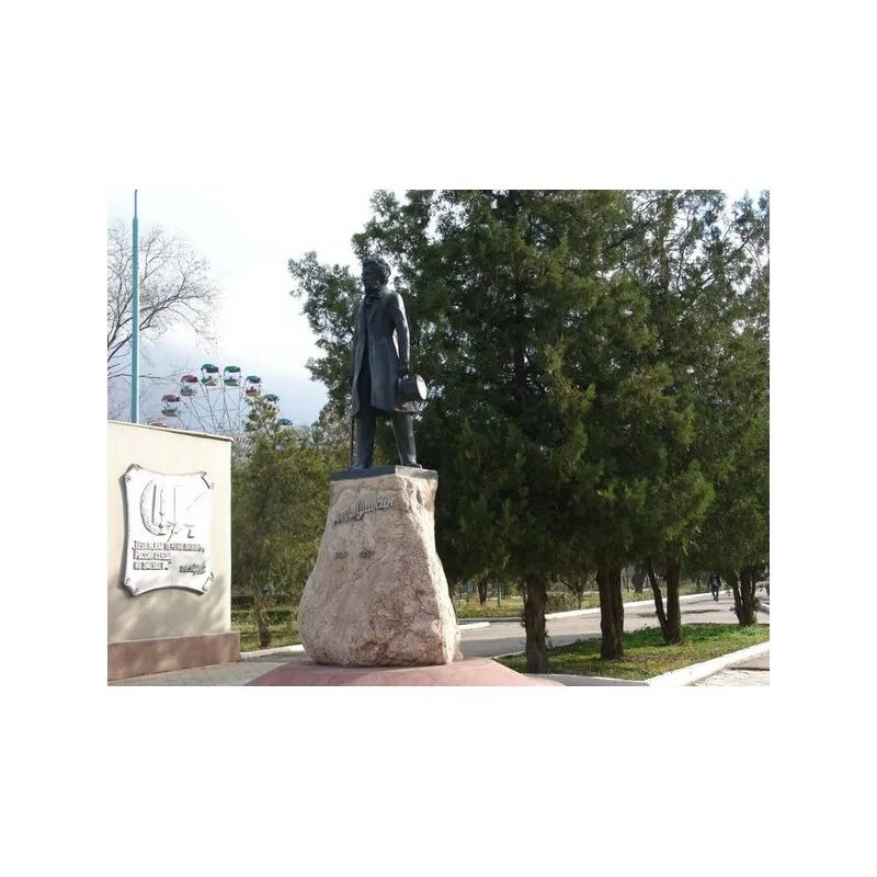 Кизляр где находится в какой. Памятник багратиону в кизляре. кизляр дагестан достопримечательности. памятники кизляра.