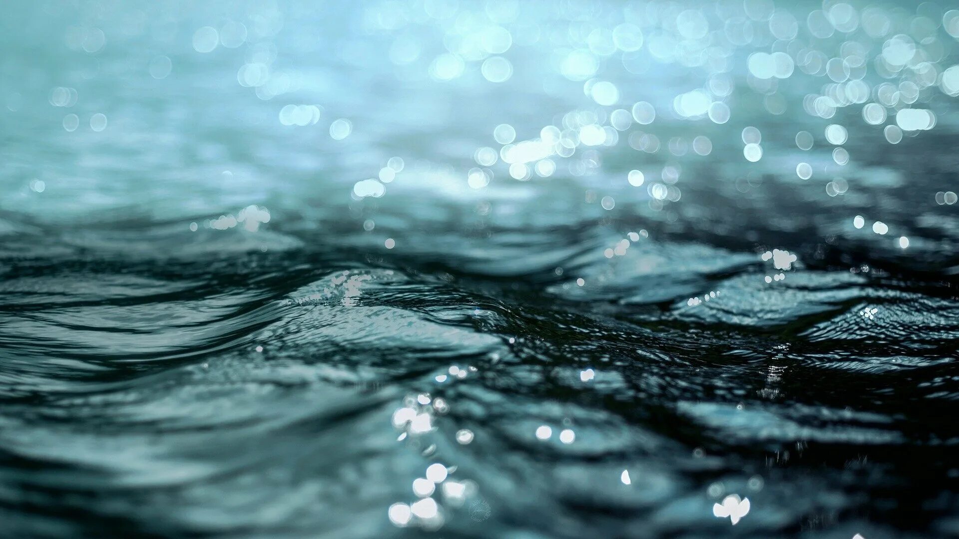 Что белеет в воде. Волны на воде. вода фото. красивые обои с водой.