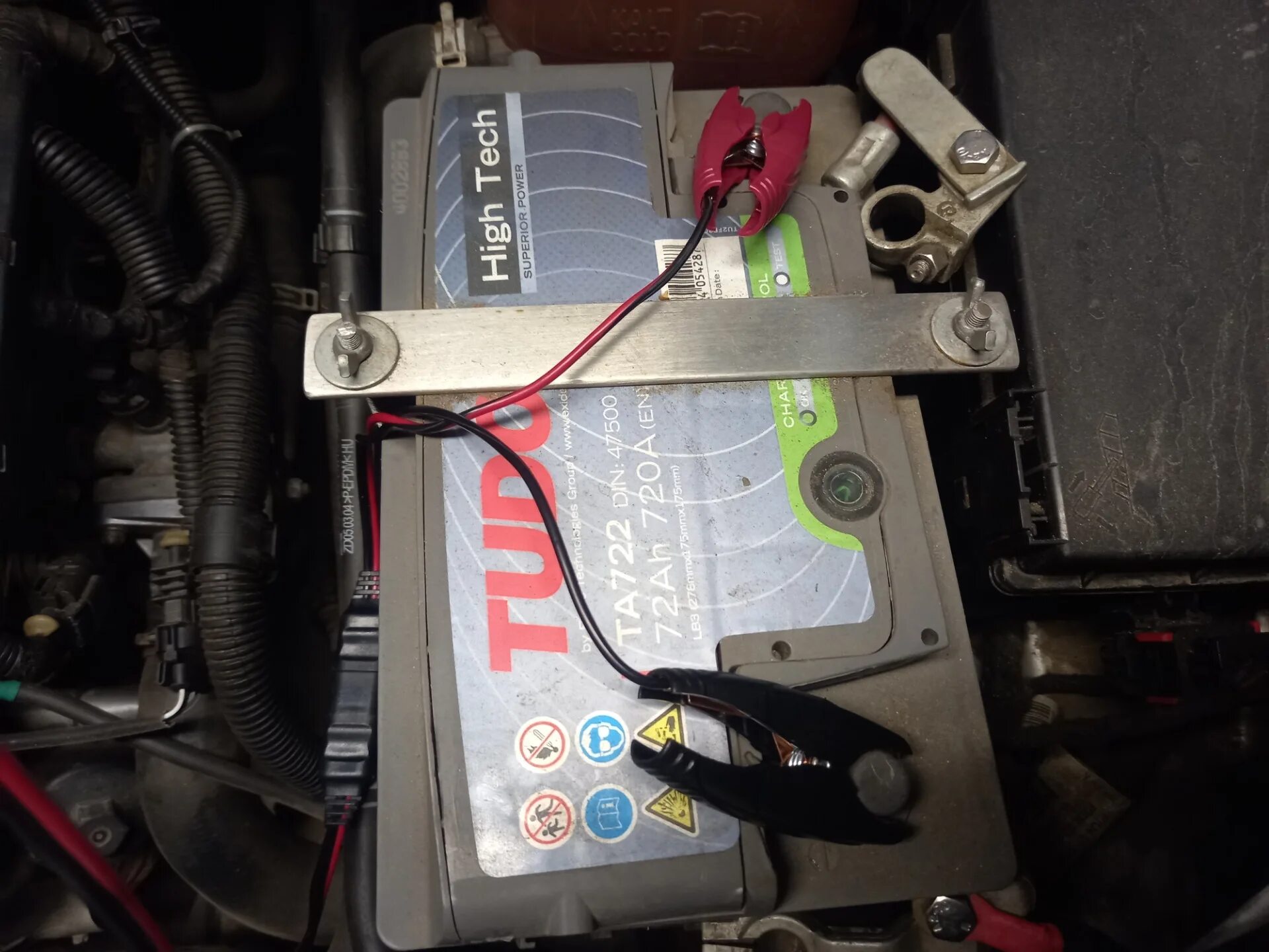 Аккумулятор опель зафира 2007 1. Опель инсигния аккумулятор. Опель зафира 2008 1. Opel zafira акб. Опель зафира акб 2008.