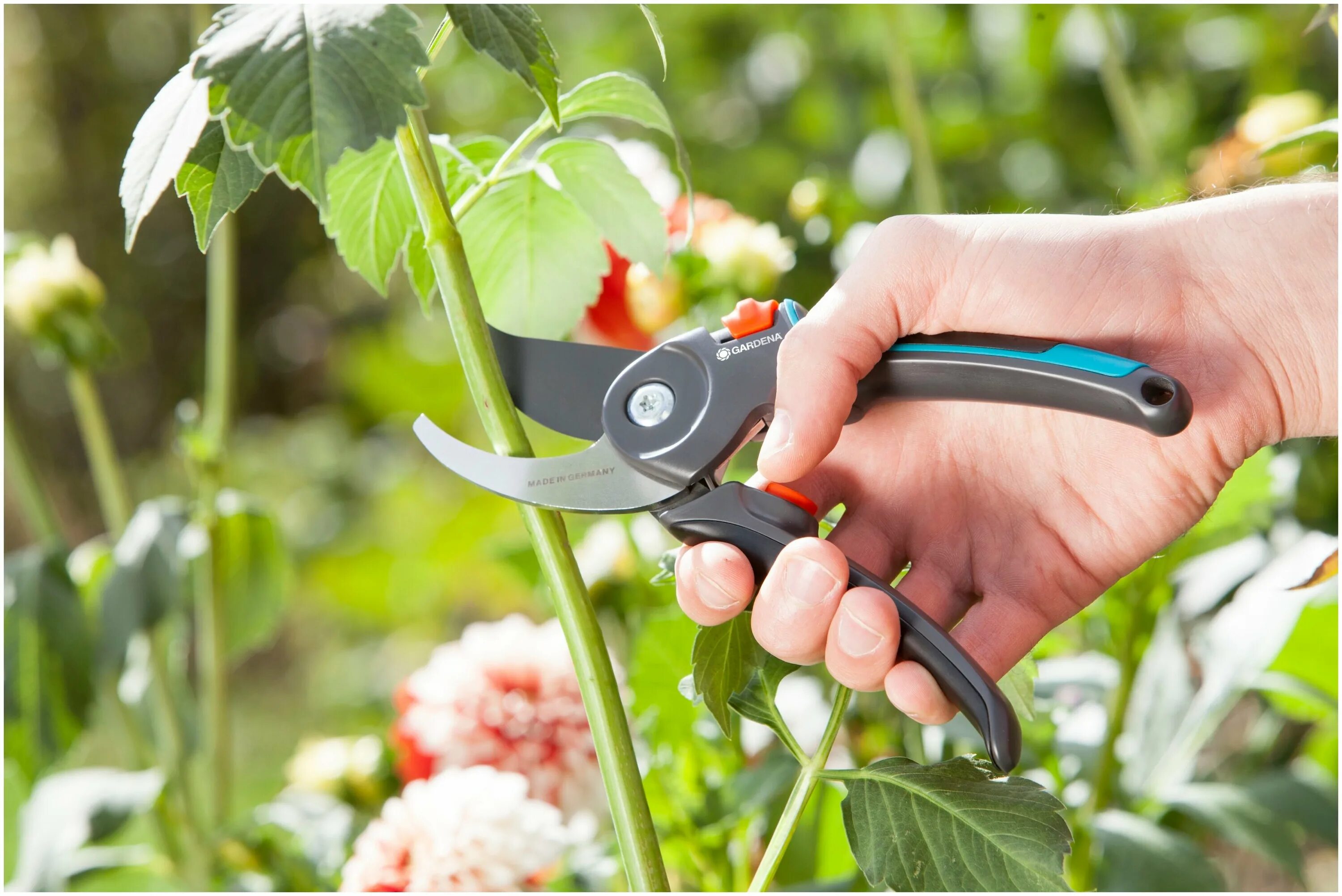 00. Садовый инвентарь гардена. 00. Gardena 08952-20. Траворезка аккумуляторная gardena.