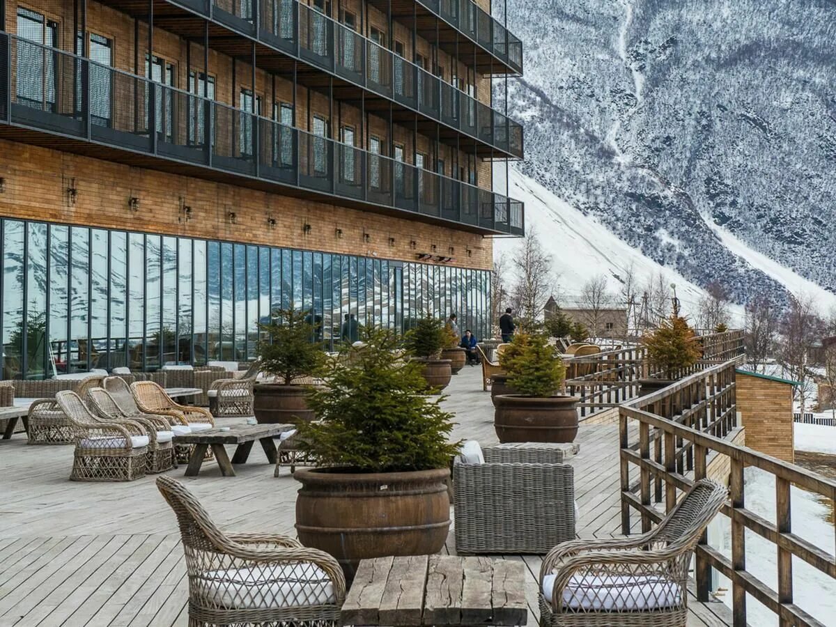 Казбеги грузия отель rooms hotel. Казбеги отель rooms hotel kazbegi. Hotel kazbegi грузия. Казбеги румс отель. Казбеги румс.