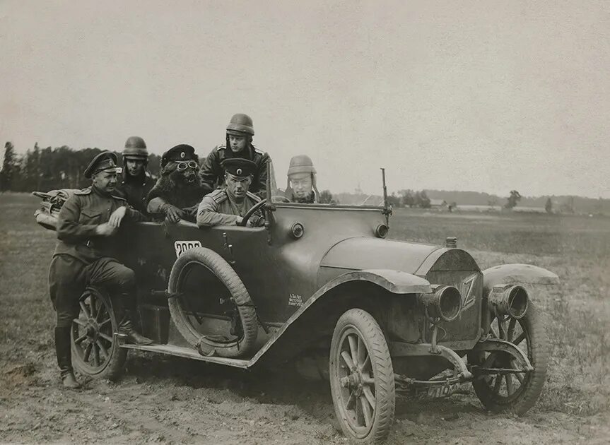 Автомобили первой мировой. Mercedes-Benz 1915г. Мерседес бронеавтомобиль 1915. Автомобили первой мировой войны 1914-1918. Машины 1914 -1918 года в Германии.