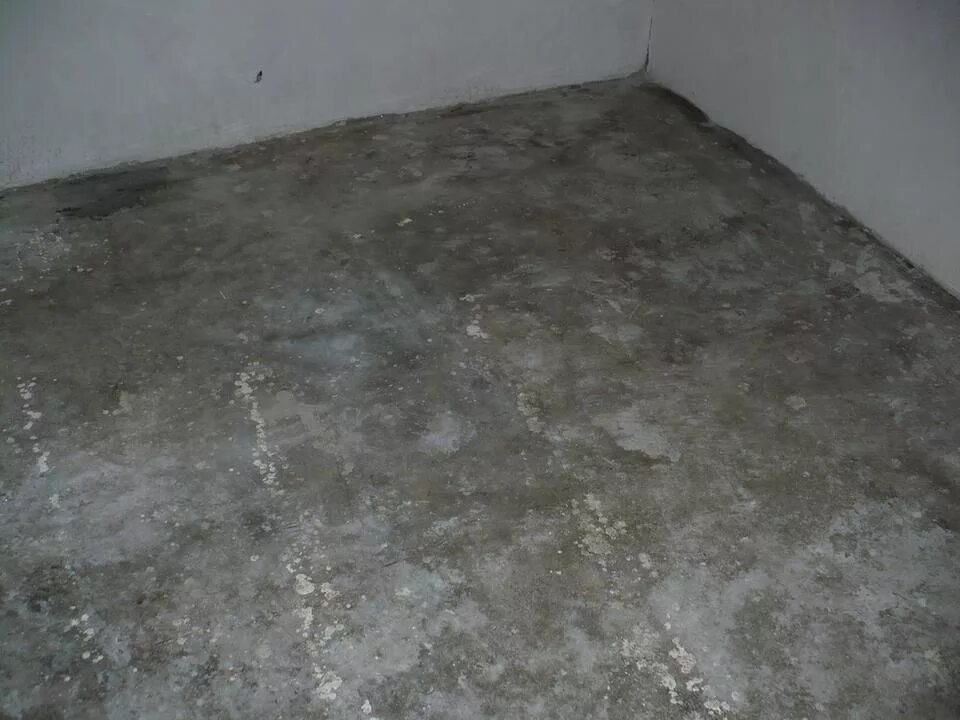 старый наливной пол. старый бетонный пол. наливной финишный полимерный пол. старый наливной пол. эполаст эпоксидный наливной пол.