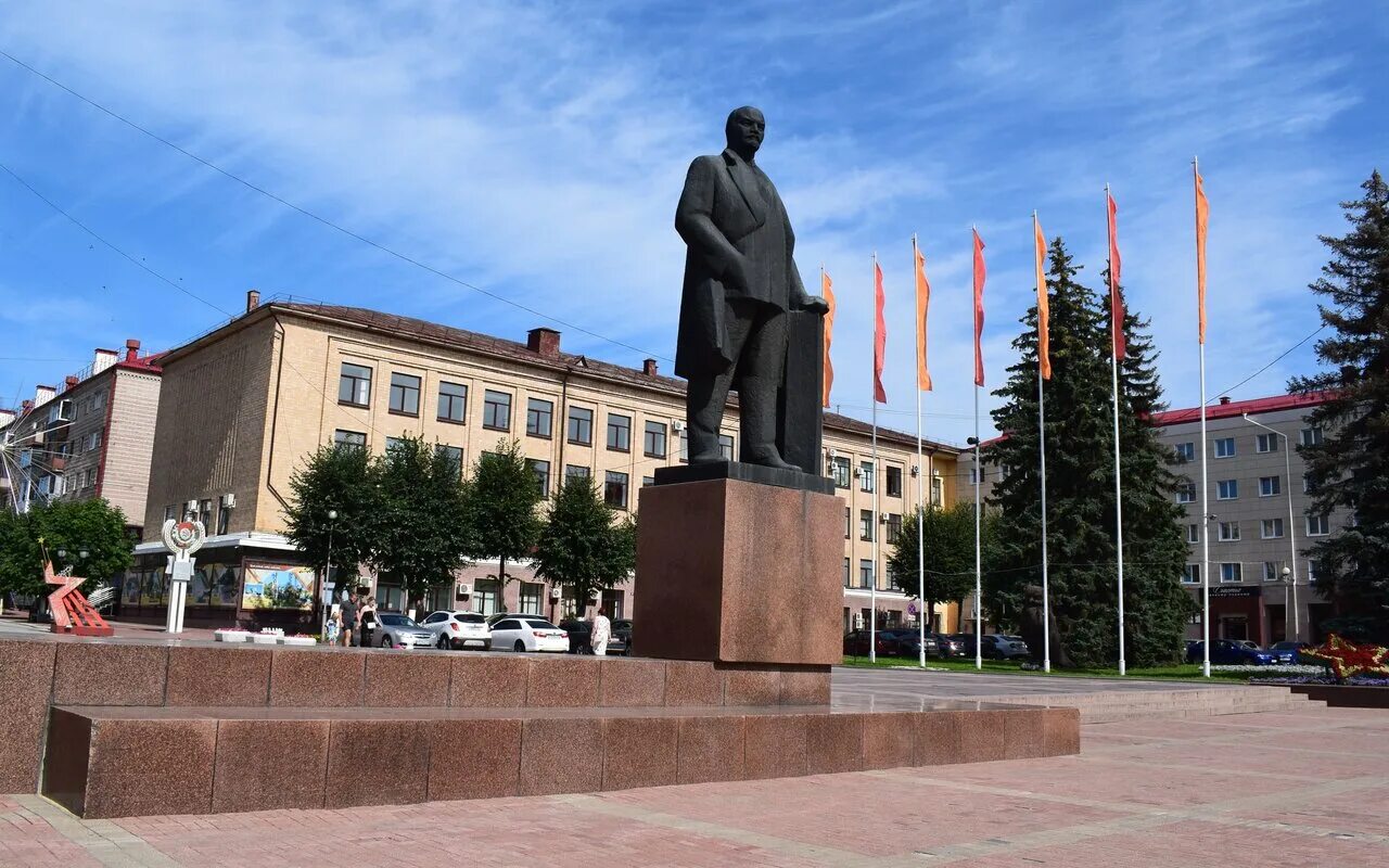 Пл брянск. Памятник Ленину Брянск. Памятник Ленину Брянск площадь Ленина. Г Брянск площадь Ленина. Сквер Ленина Брянск.